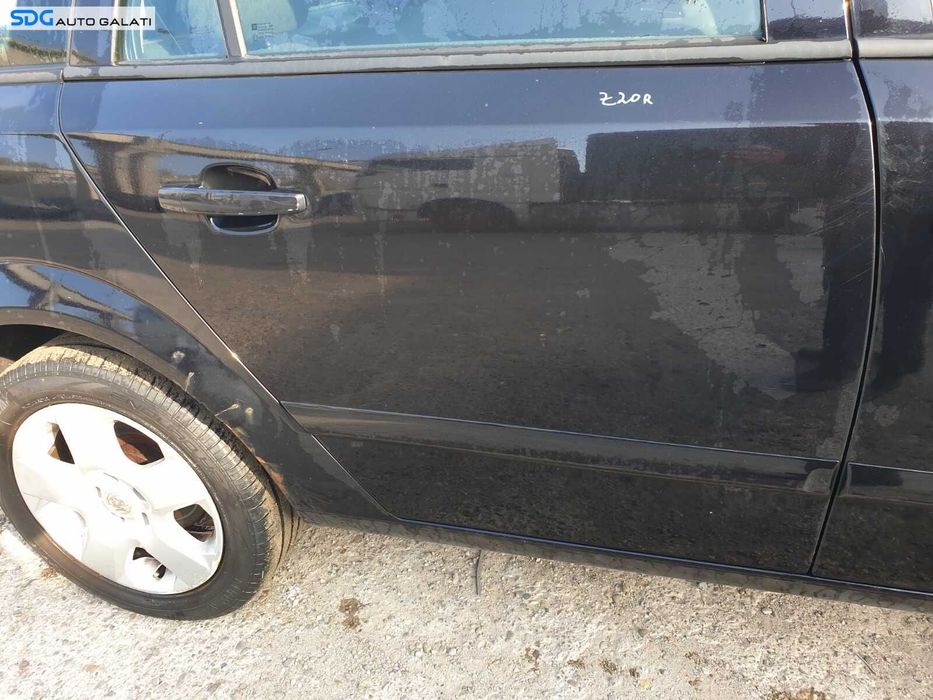 Bandou Ornament Plastic de pe Usa Portiera Dreapta Spate Opel Astra H Break Combi 2004 - 2010 Culoare Z20R