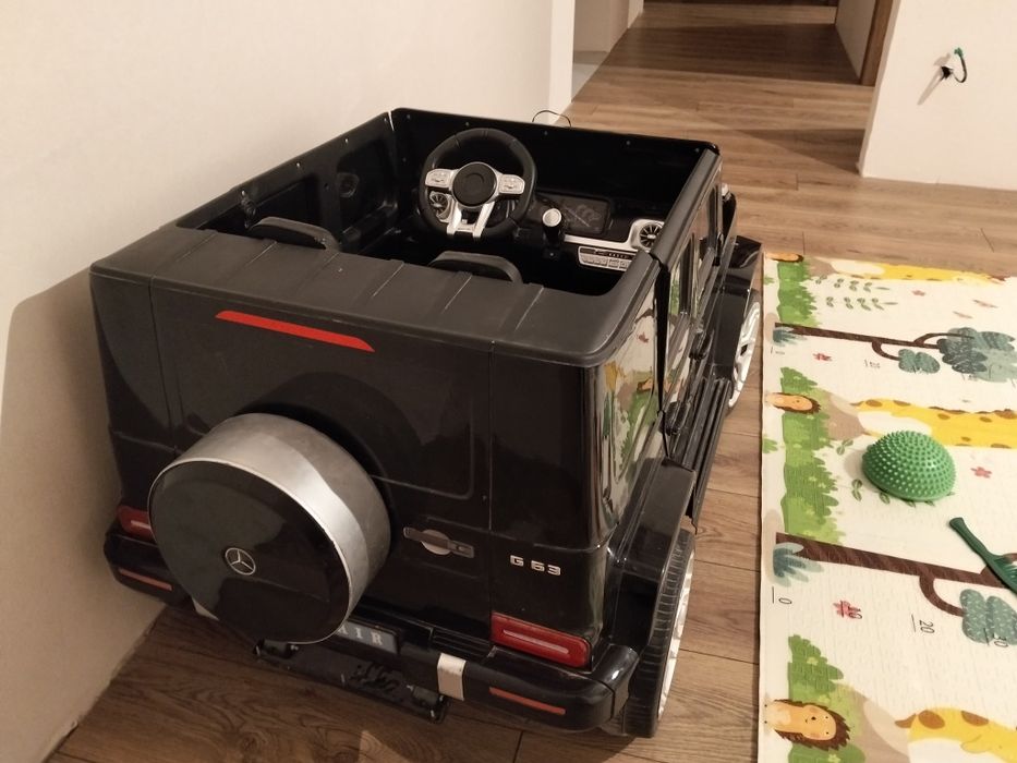 Продам игрушечную машину Гелик