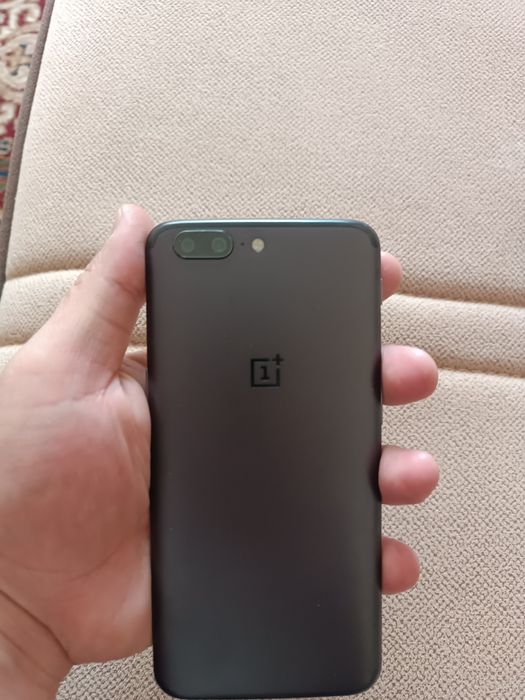 Prodam srochno Oneplus 5 8/128 karobka dok