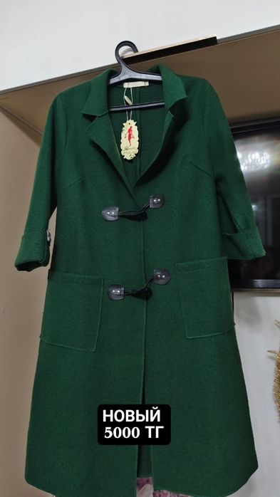 Продам Пальто, платье.