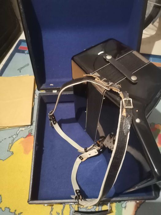 Акордеон Weltmeister Stella 60 баса - Отлично състояние