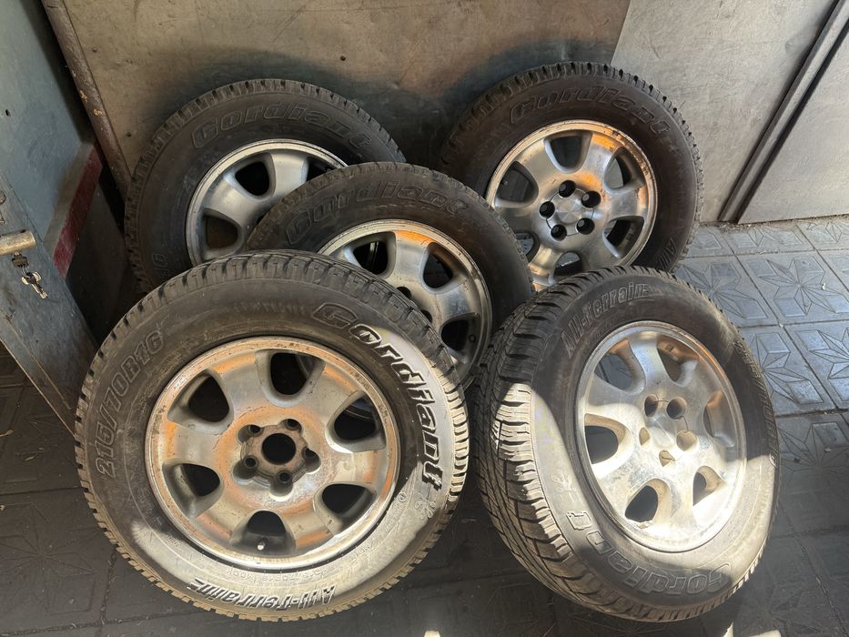 Продам диски с резиной 5 штук