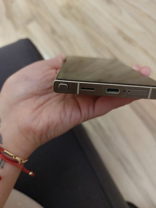 Samsung Galaxy S24 ultra Gold