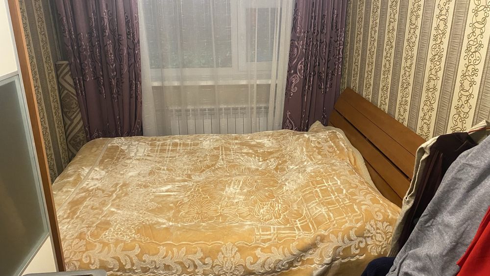 кровать с матрасом