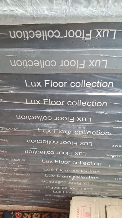 Ламинат UX FLOOR 33. Надпись “Laminate Flooring”