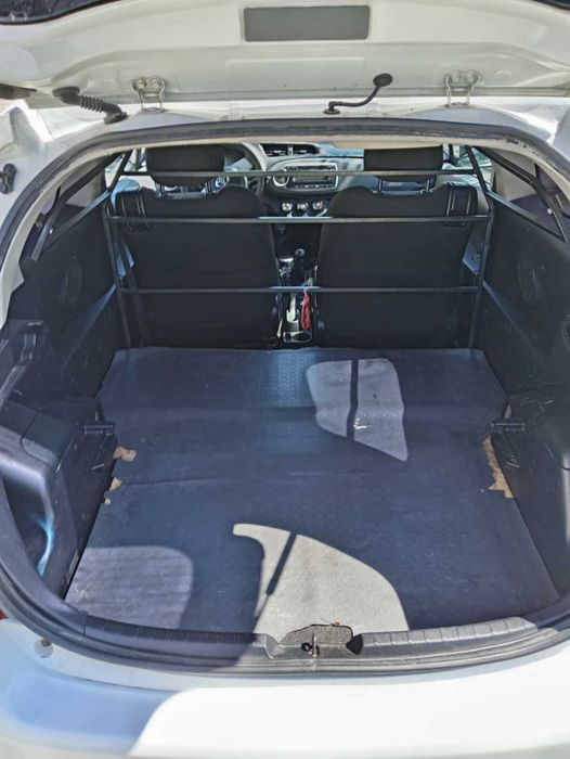 Toyota yaris 1.0 2013 г