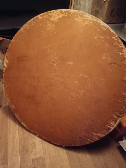 Продам круглый стол деревянный
