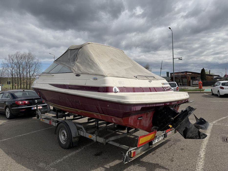 Barca Maxum 2100 ( cabinata ) / 5.7L in board