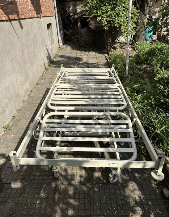 Продавам болнично легло