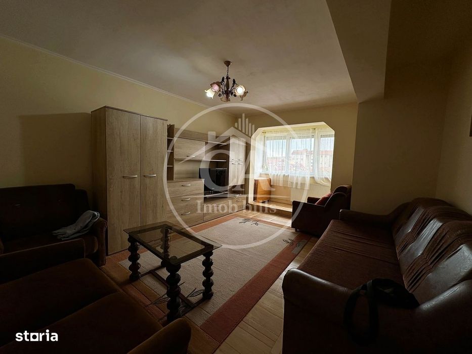 Apartament cu 3 camere de închiriat în zona Rogerius, Oradea.