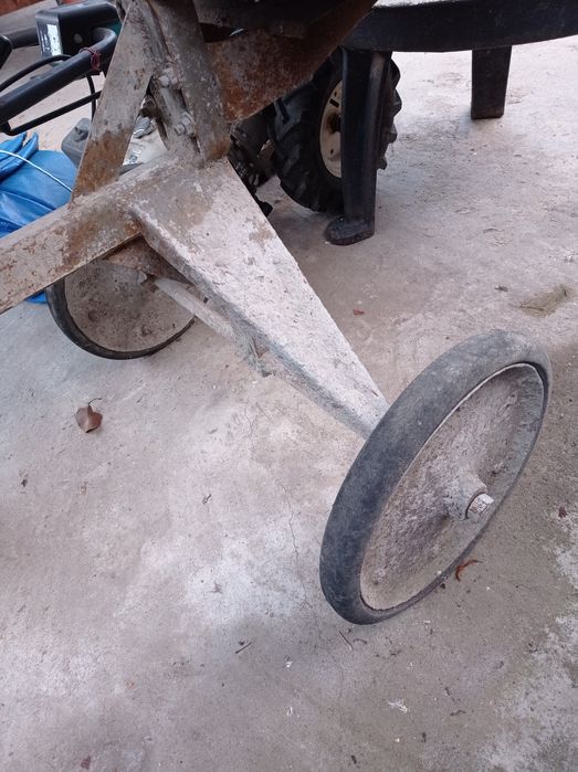 Betoniera tip vechi, în stare de funcționare