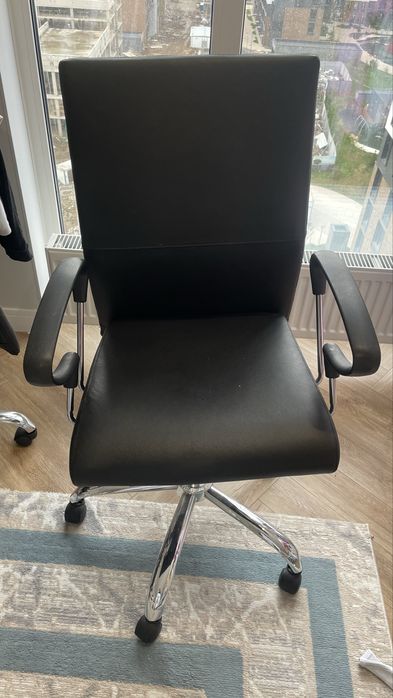 Офисное кресло для работы и учебы