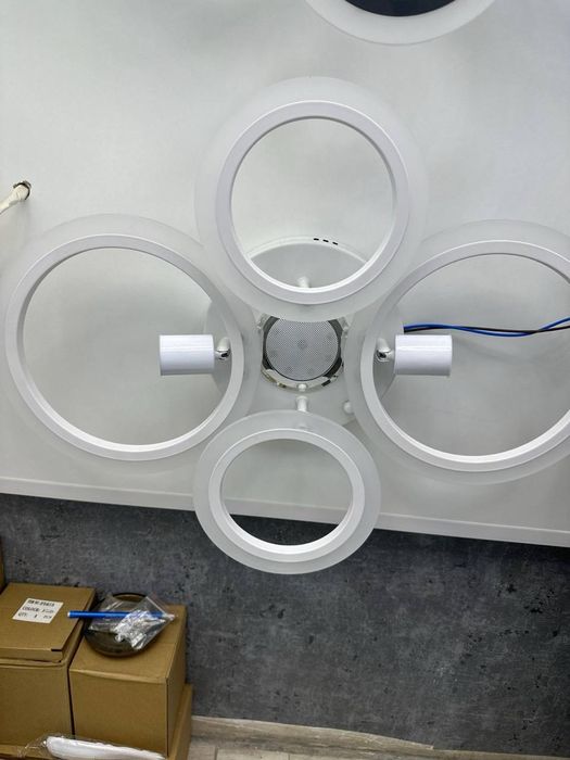 Hit tech led lampa svitilnik bra plafon ustanofka