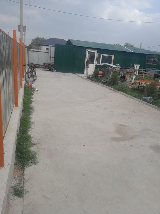 Продам дом огороженный