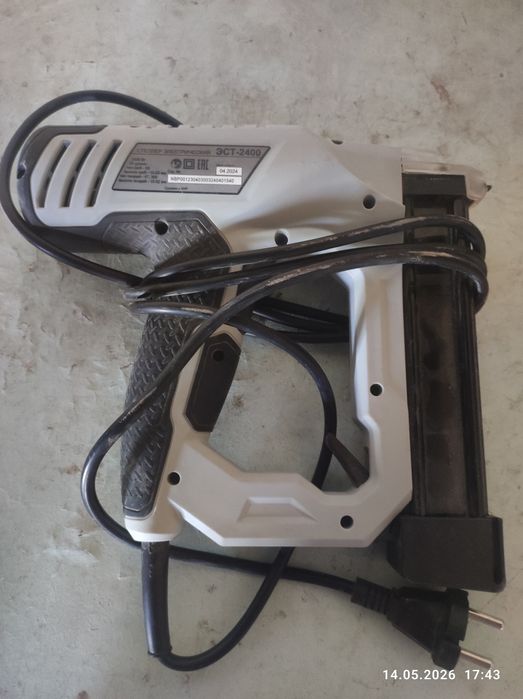 Resanta elektroniy stepler