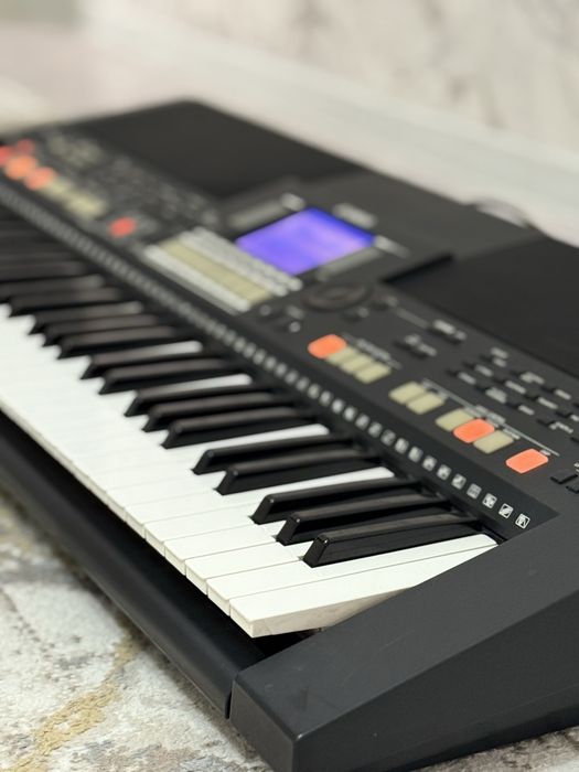 Продам Yamaha psr s 550
