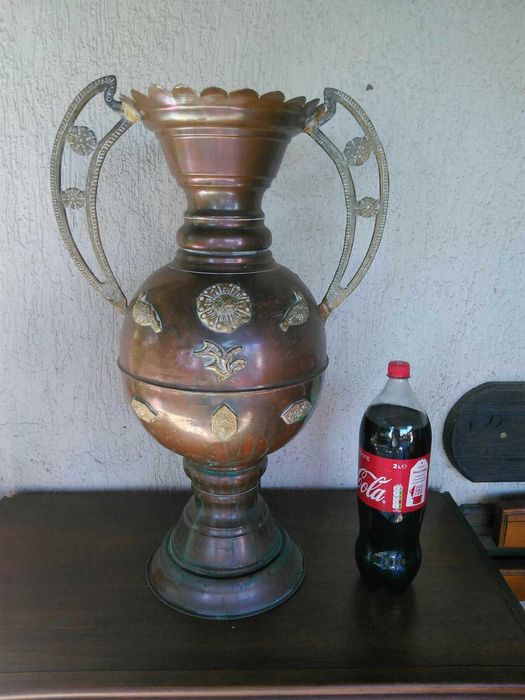 Продавам огромна Френска Барокова медна ваза Рококо