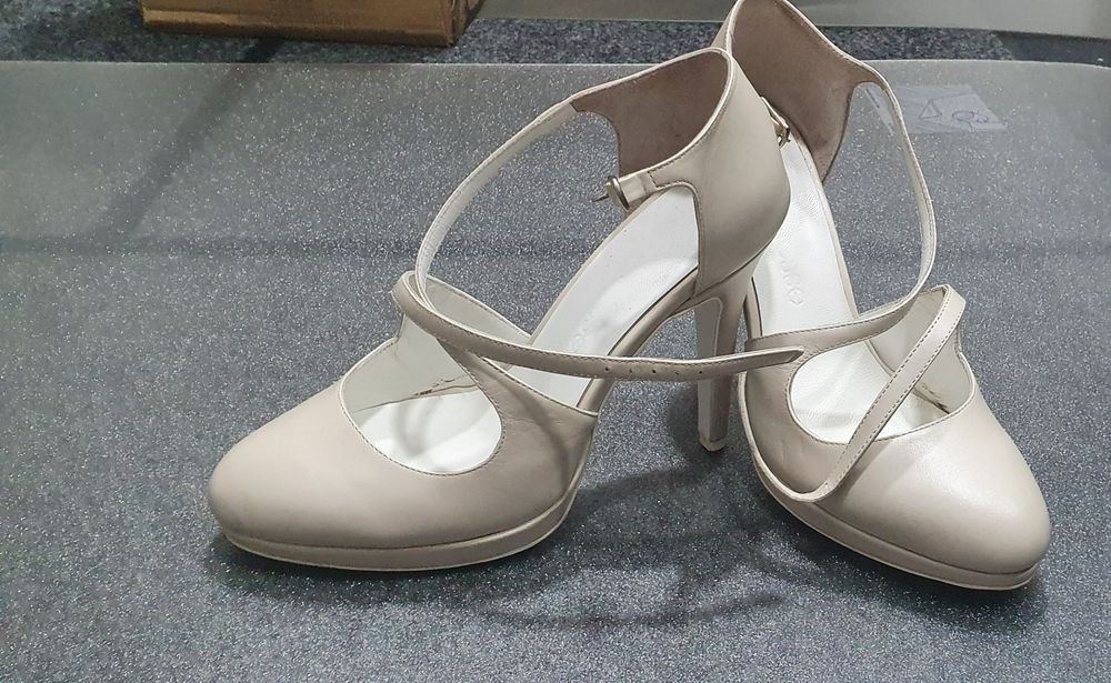 Vand pantofi ocazie veronesse