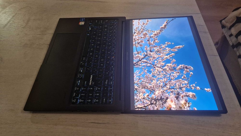 Лаптоп Asus Vivobook 16 инча OLED 3.2k (3200 x 2000), 120 Hz. X1605ZA