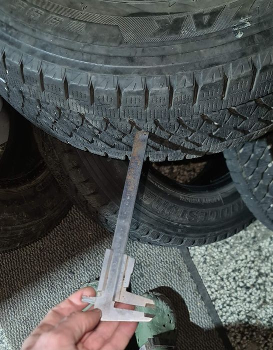 4 зимни гуми за бус Bridgestone Blizzard  195/70R15 C 104/102R