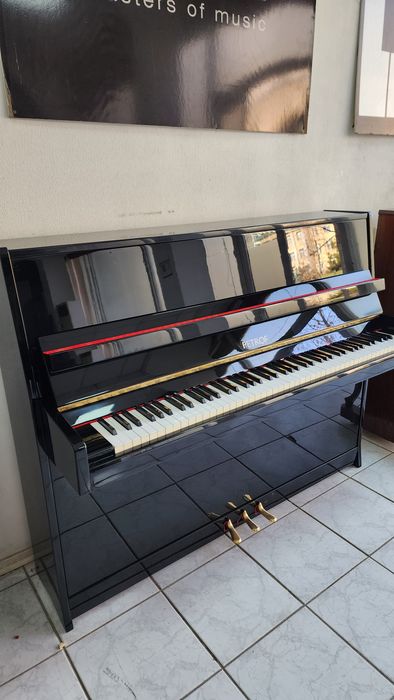 Петроф Petrof  3педалли