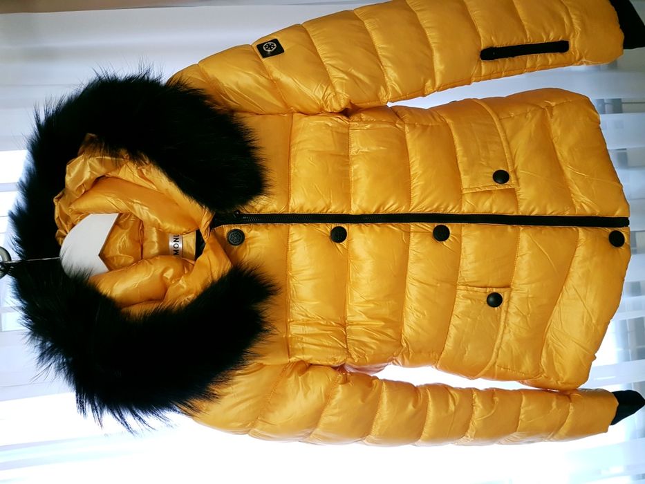 Зимно яке с естествен пух.