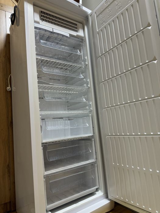 Морозильник Indesit 271 L