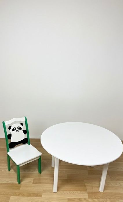 Детские стульчики и столик