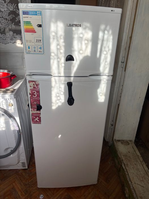 Vând frigider Albatros clasa A+ în perfectă stare de funcționare.