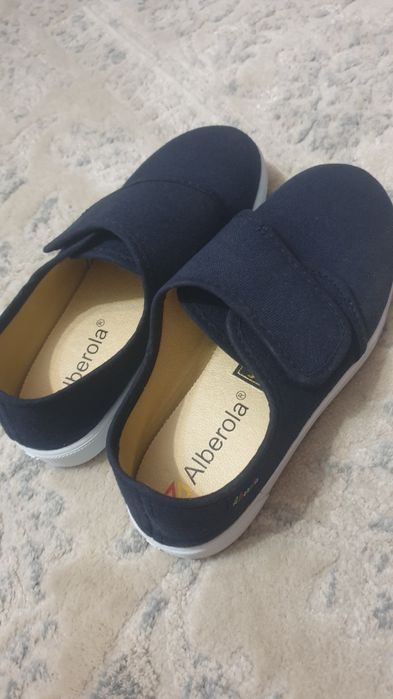 Продам новую обувь детскую