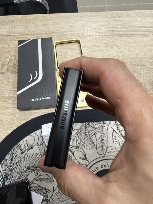 Samsung Galaxy Z Flip 7 FE 5G 8/128gb - заключен