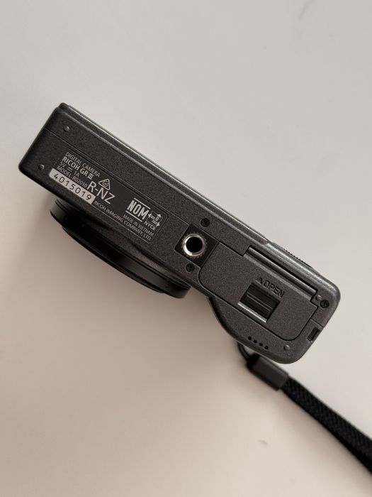 Продается Ricoh GR III 900,000 тенге (с набором аксессуаров)