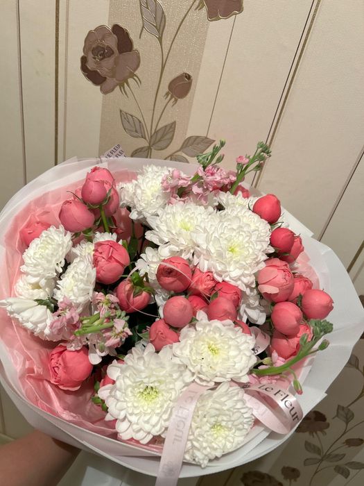 Пионы и хризантема