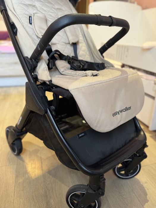 Детска количка Easywalker Jackey – Лекa, компактна и с автоматично сгъване