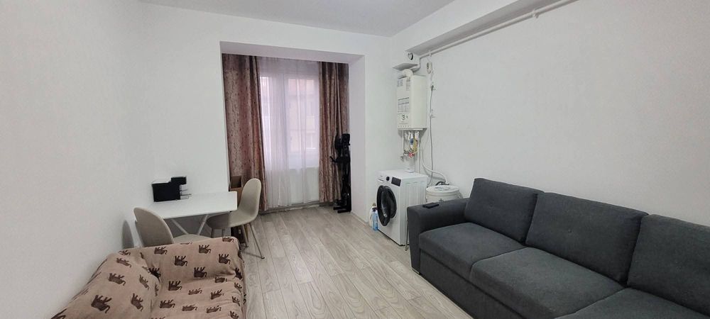 Garsonieră de vânzare în Onești, etaj 2, zona de sus.