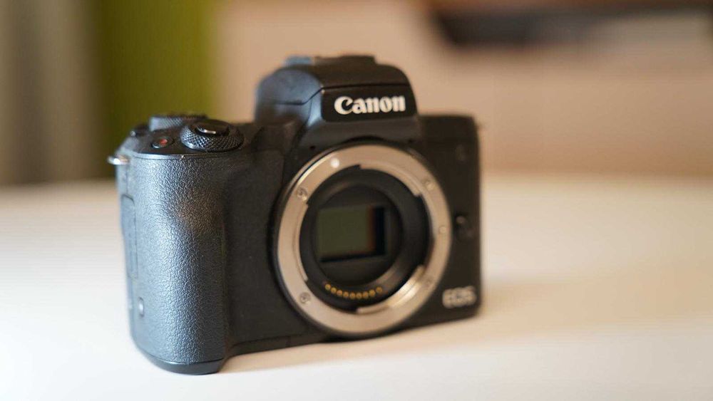 Aparat foto mirrorless Canon EOS M50, 24.1 MP, 4K, Wi-Fi + Obiectiv