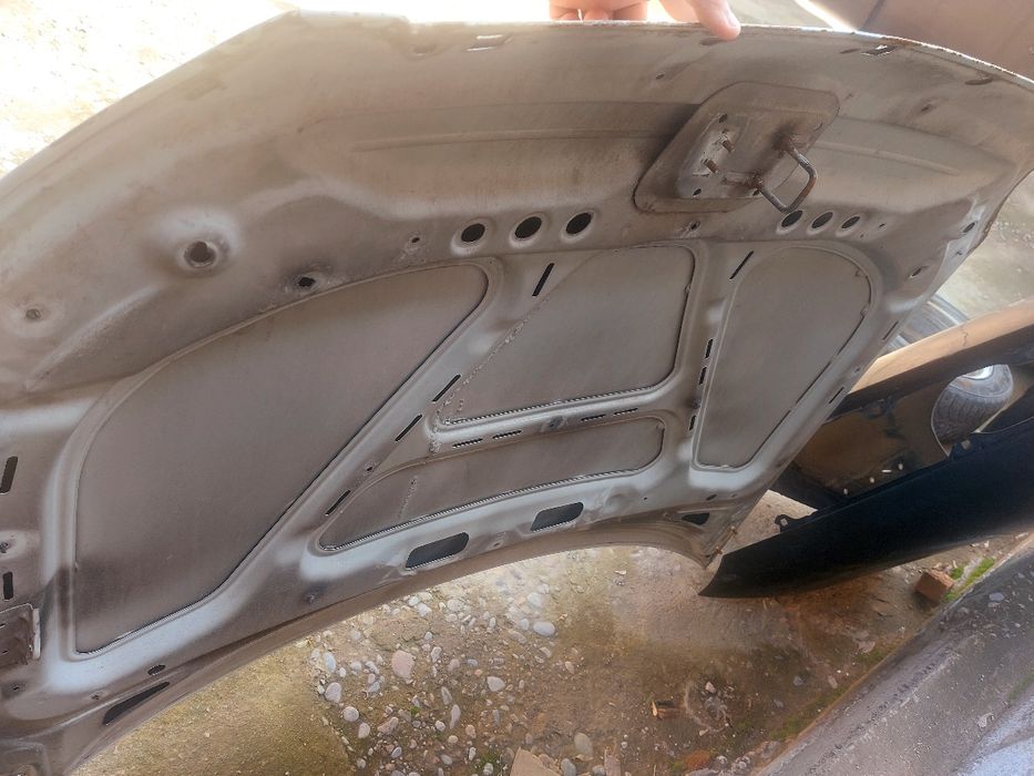 Капот на приору 21