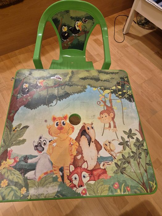 Детска масичка със столче