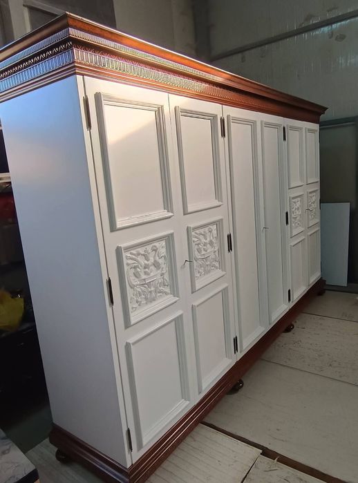 Vand urgent dulap lemn masiv!