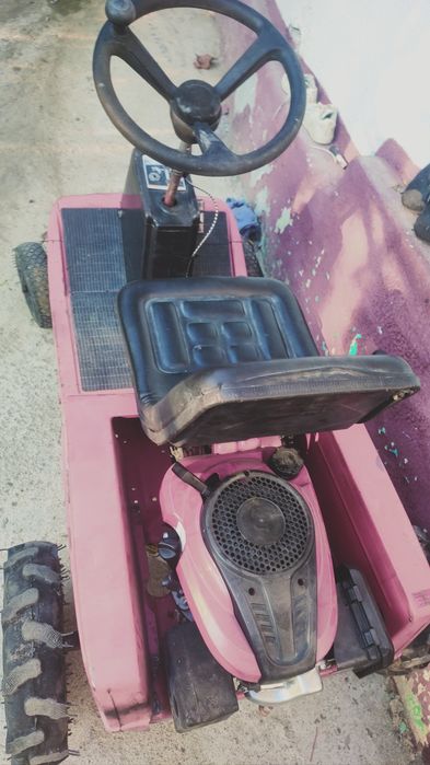 Vând tractoraș de gazon sau schimb cu ATV