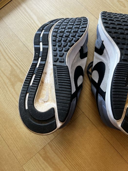 Маратонки Nike номер 42,5