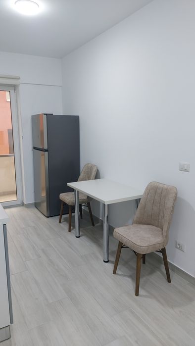 Inchiriez garsoniera in bloc nou, strada Lupeni nr 9