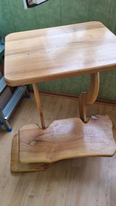 Стол из натурального дерева