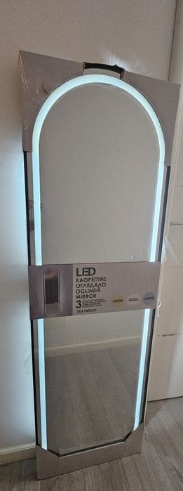Oglinda cu lumina led (calda, rece, neutru)
