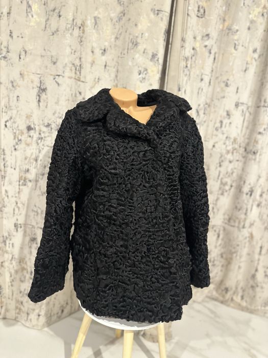 Haine  din astrahan pretul intre 100-300 de lei bucata