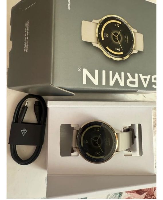 Смарт-часы Garmin Venu 3S в цвете Soft Gold с бежевым ремешком