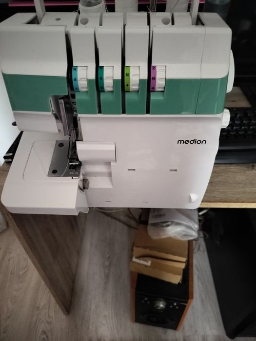 Vând mașina de cusut liniara