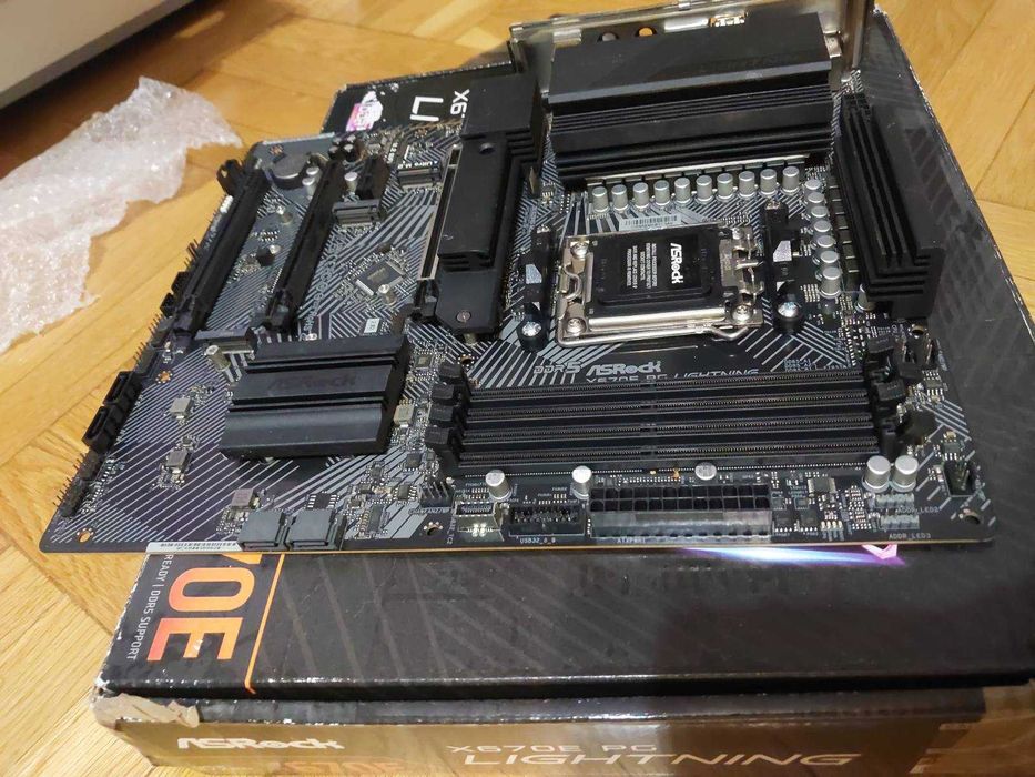 AMD Ryzen 9 7900X + AsRock X670E PG Lightning