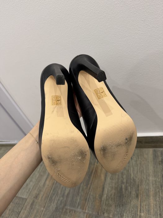 Обувки токчета GUESS 38