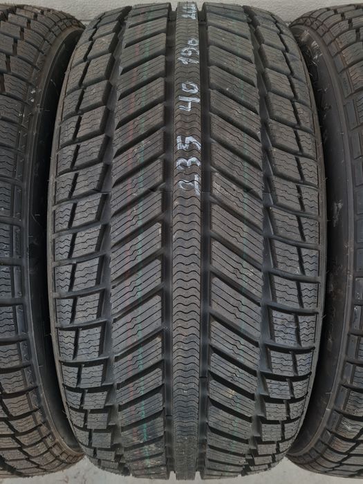 Зимни гуми 4 броя SYRON Everest1 235 40 R19